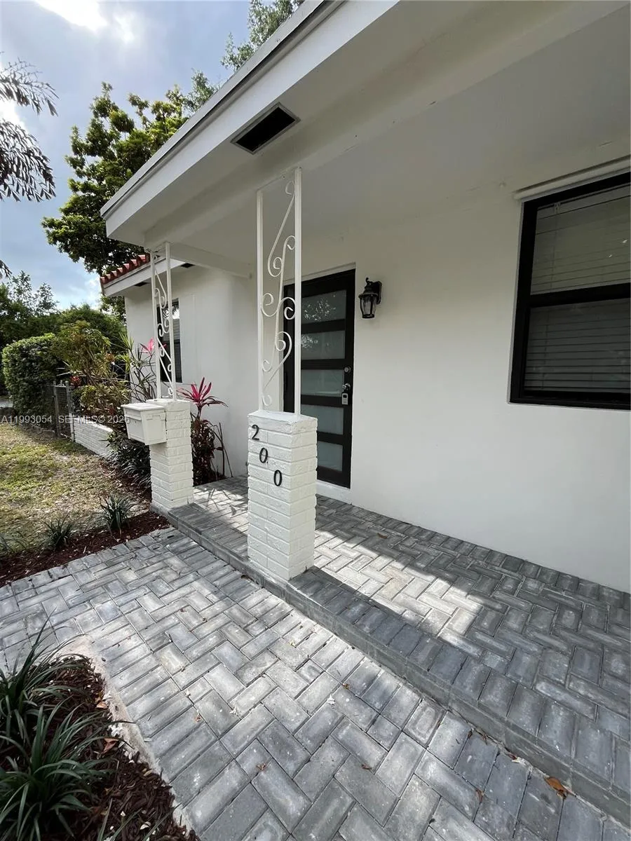 200 Frow Ave 0, Coral Gables, Florida 33133, Coral Gables, Florida 33133, 3 Bedrooms Bedrooms, ,2 BathroomsBathrooms,Residential Lease,For Rent,200 Frow Ave 0, Coral Gables, Florida 33133,A11993054