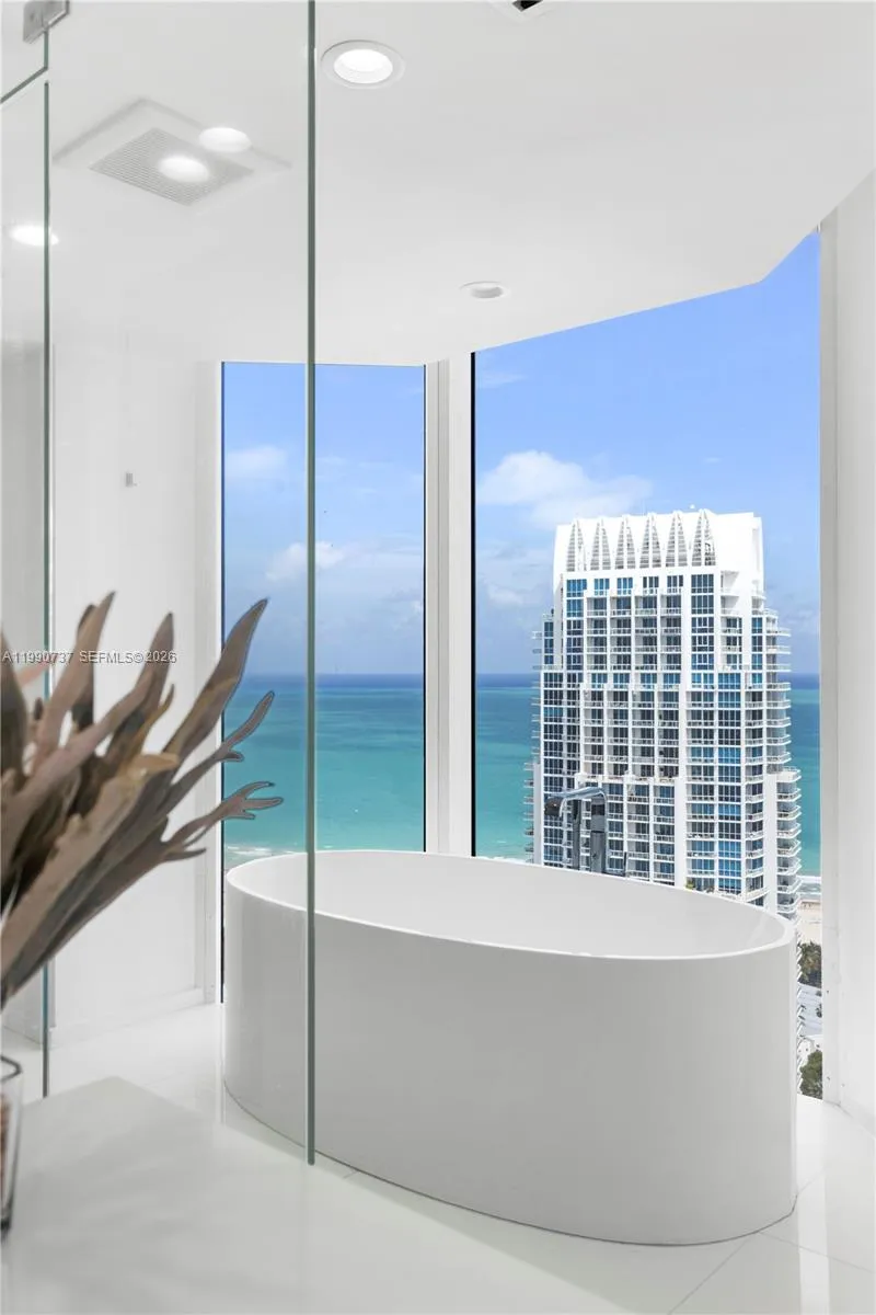 300 S Pointe Dr 3405, Miami Beach, Florida 33139, Miami Beach, Florida 33139, 4 Bedrooms Bedrooms, ,3 BathroomsBathrooms,Residential,For Sale,300 S Pointe Dr 3405, Miami Beach, Florida 33139,A11990737