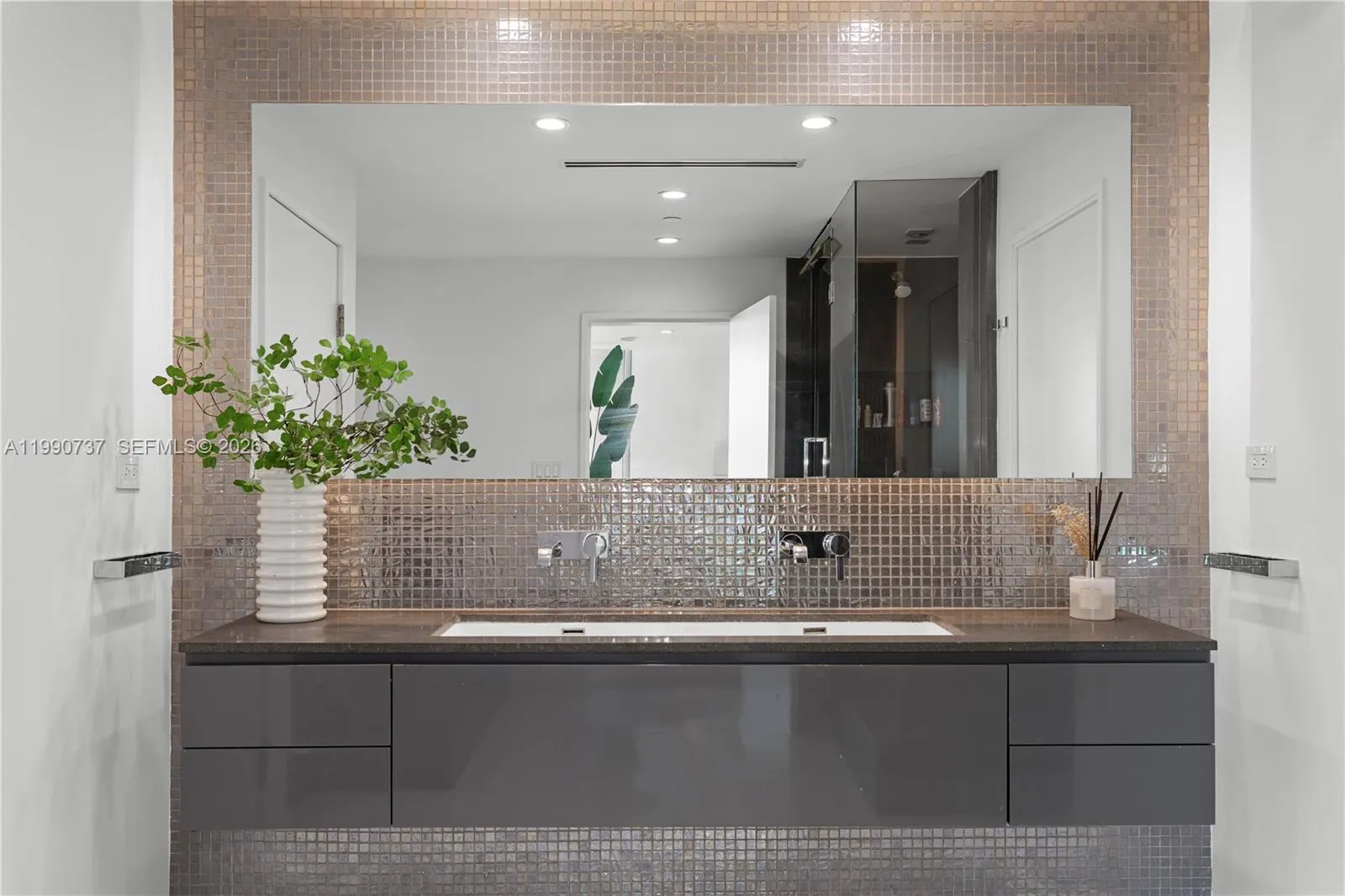 300 S Pointe Dr 3405, Miami Beach, Florida 33139, Miami Beach, Florida 33139, 4 Bedrooms Bedrooms, ,3 BathroomsBathrooms,Residential,For Sale,300 S Pointe Dr 3405, Miami Beach, Florida 33139,A11990737