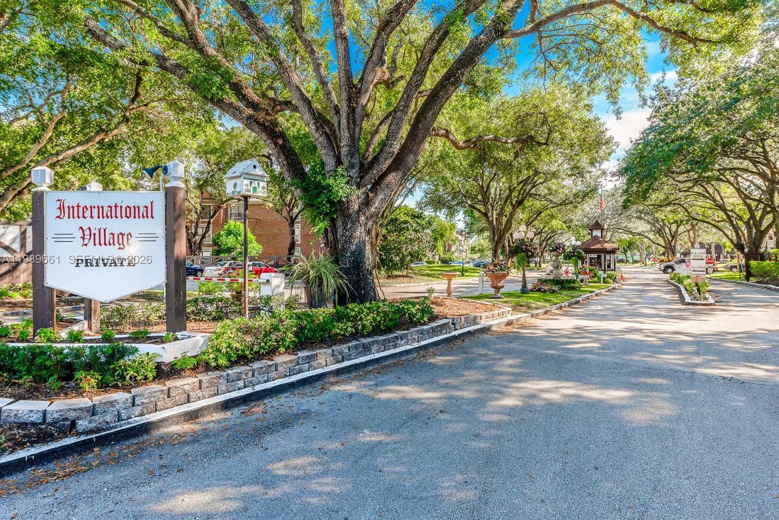 3740 Inverrary Dr 1t, Lauderhill, Florida 33319, Lauderhill, Florida 33319, 3 Bedrooms Bedrooms, ,2 BathroomsBathrooms,Residential,For Sale,3740 Inverrary Dr 1t, Lauderhill, Florida 33319,A11989661