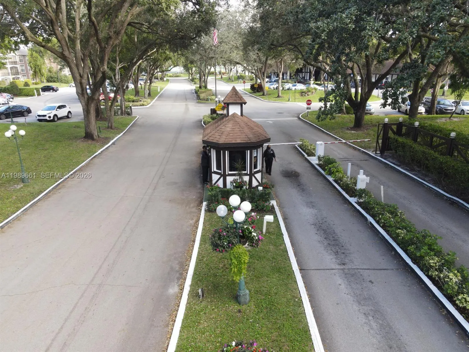 3740 Inverrary Dr 1t, Lauderhill, Florida 33319, Lauderhill, Florida 33319, 3 Bedrooms Bedrooms, ,2 BathroomsBathrooms,Residential,For Sale,3740 Inverrary Dr 1t, Lauderhill, Florida 33319,A11989661