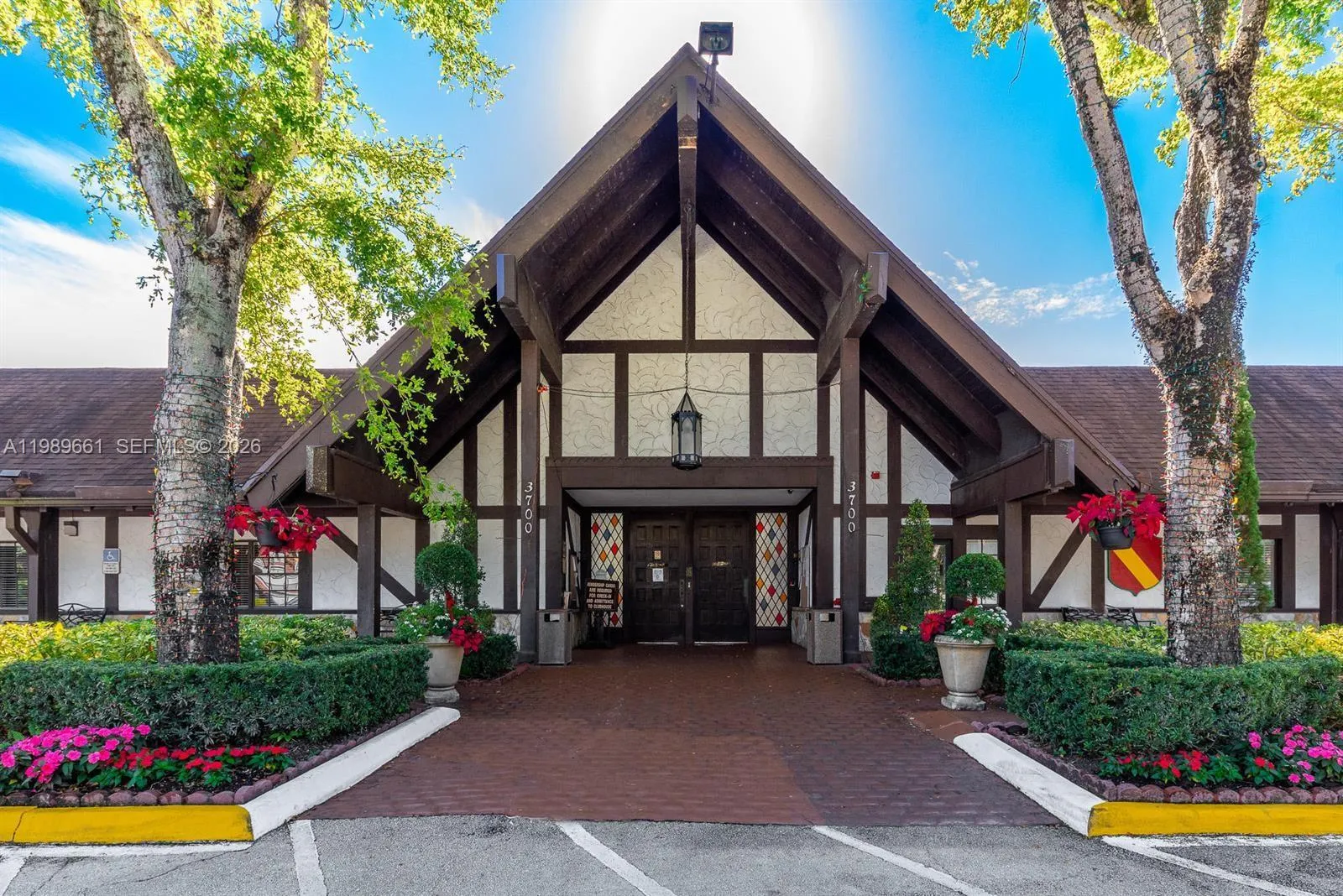 3740 Inverrary Dr 1t, Lauderhill, Florida 33319, Lauderhill, Florida 33319, 3 Bedrooms Bedrooms, ,2 BathroomsBathrooms,Residential,For Sale,3740 Inverrary Dr 1t, Lauderhill, Florida 33319,A11989661