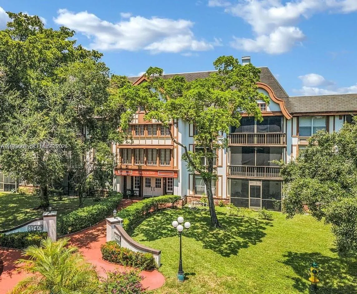 3740 Inverrary Dr 1t, Lauderhill, Florida 33319, Lauderhill, Florida 33319, 3 Bedrooms Bedrooms, ,2 BathroomsBathrooms,Residential,For Sale,3740 Inverrary Dr 1t, Lauderhill, Florida 33319,A11989661