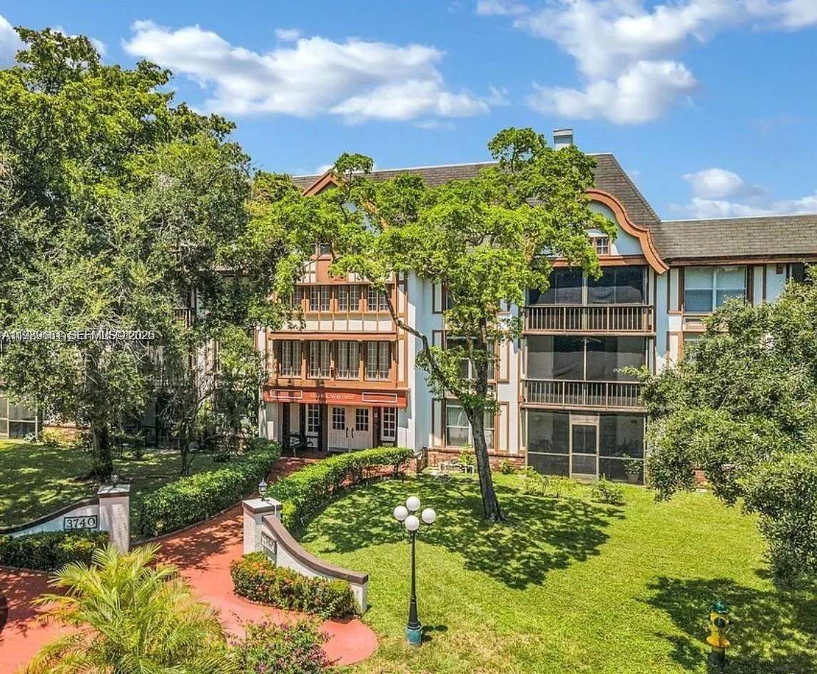 3740 Inverrary Dr 1t, Lauderhill, Florida 33319, Lauderhill, Florida 33319, 3 Bedrooms Bedrooms, ,2 BathroomsBathrooms,Residential,For Sale,3740 Inverrary Dr 1t, Lauderhill, Florida 33319,A11989661