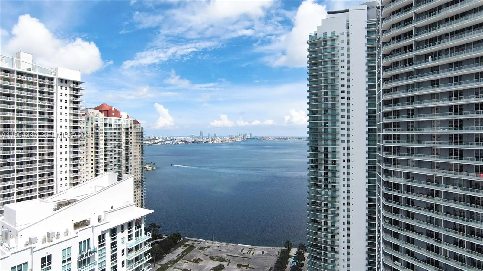 1300 Brickell Bay Dr 3100, Miami, Florida 33131, Miami, Florida 33131, 1 Bedroom Bedrooms, ,1 BathroomBathrooms,Residential Lease,For Rent,1300 Brickell Bay Dr 3100, Miami, Florida 33131,A11994347
