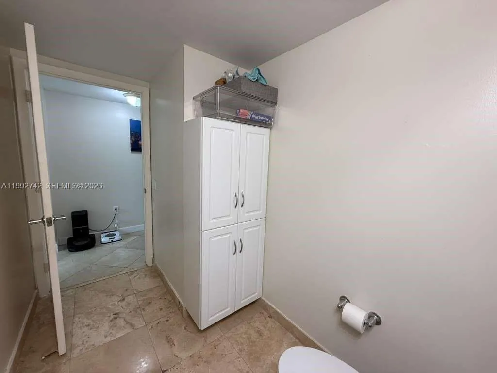 41 Se 5th St 1505, Miami, Florida 33131, Miami, Florida 33131, 1 Bedroom Bedrooms, ,1 BathroomBathrooms,Residential Lease,For Rent,41 Se 5th St 1505, Miami, Florida 33131,A11992742