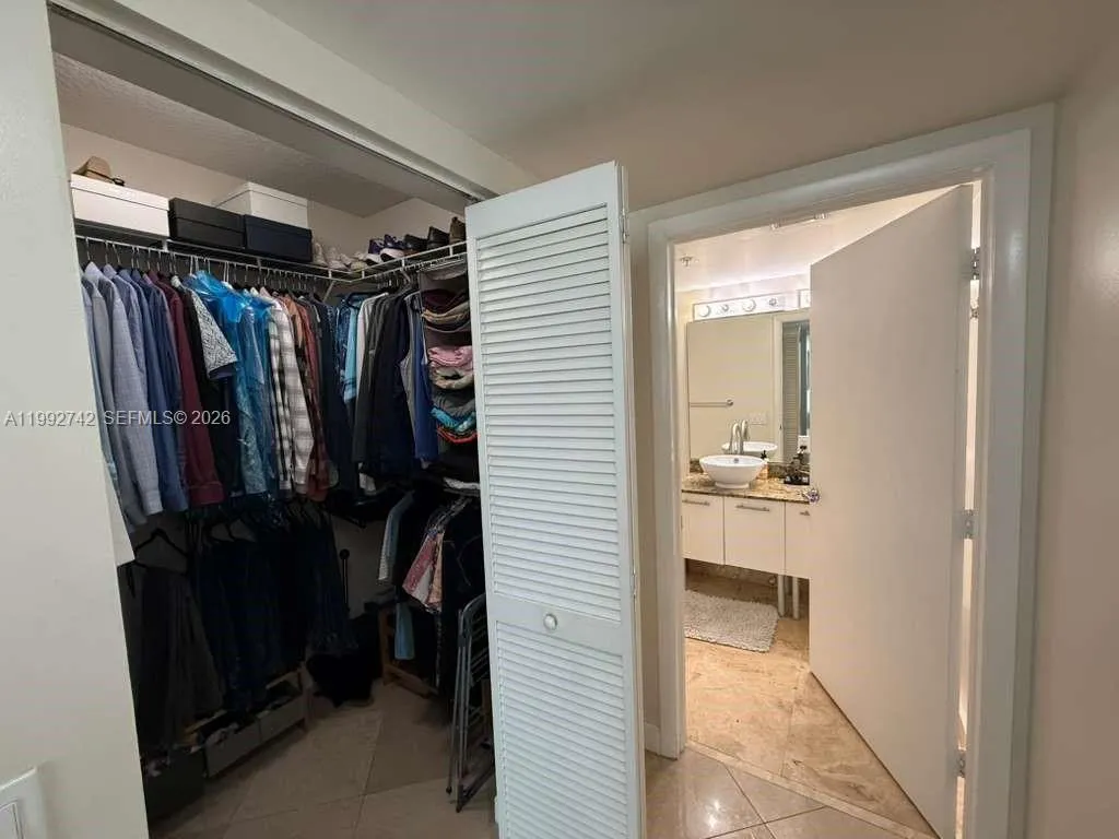 41 Se 5th St 1505, Miami, Florida 33131, Miami, Florida 33131, 1 Bedroom Bedrooms, ,1 BathroomBathrooms,Residential Lease,For Rent,41 Se 5th St 1505, Miami, Florida 33131,A11992742