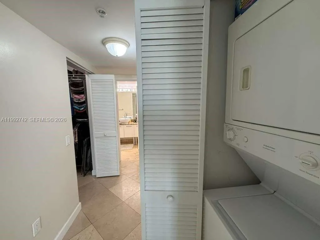 41 Se 5th St 1505, Miami, Florida 33131, Miami, Florida 33131, 1 Bedroom Bedrooms, ,1 BathroomBathrooms,Residential Lease,For Rent,41 Se 5th St 1505, Miami, Florida 33131,A11992742