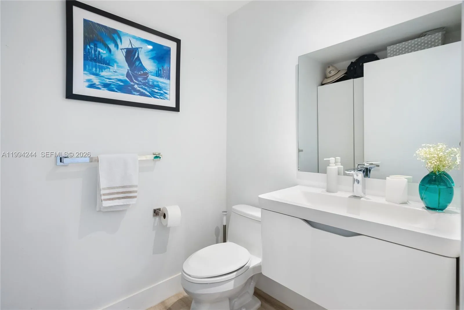 Half bathroom for guest