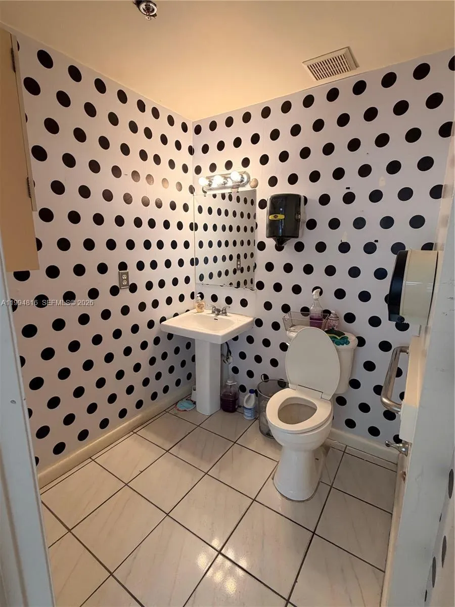 7034 Nw 50th St 3-2, Miami, Florida 33166, Miami, Florida 33166, ,Commercial Lease,For Rent,7034 Nw 50th St 3-2, Miami, Florida 33166,A11994816