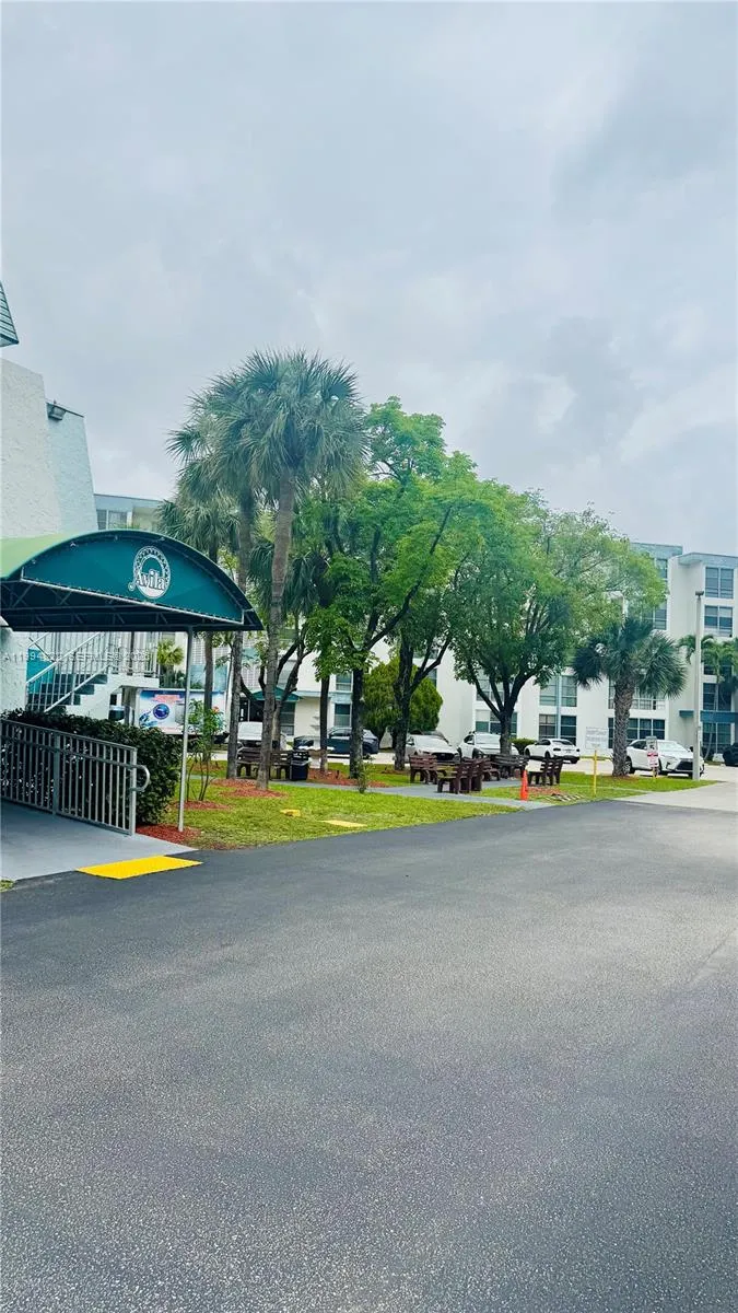 17570 Atlantic Blvd 403, Sunny Isles Beach, Florid, Sunny Isles Beach, Florida 33160, 1 Bedroom Bedrooms, ,1 BathroomBathrooms,Residential Lease,For Rent,17570 Atlantic Blvd 403, Sunny Isles Beach, Florid,A11994822