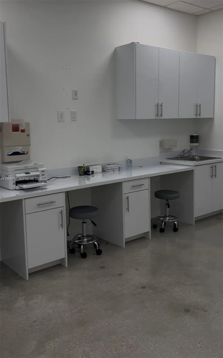 860 Nw 42nd Ave 203, Miami, Florida 33126, Miami, Florida 33126, ,Commercial Lease,For Rent,860 Nw 42nd Ave 203, Miami, Florida 33126,A11994707