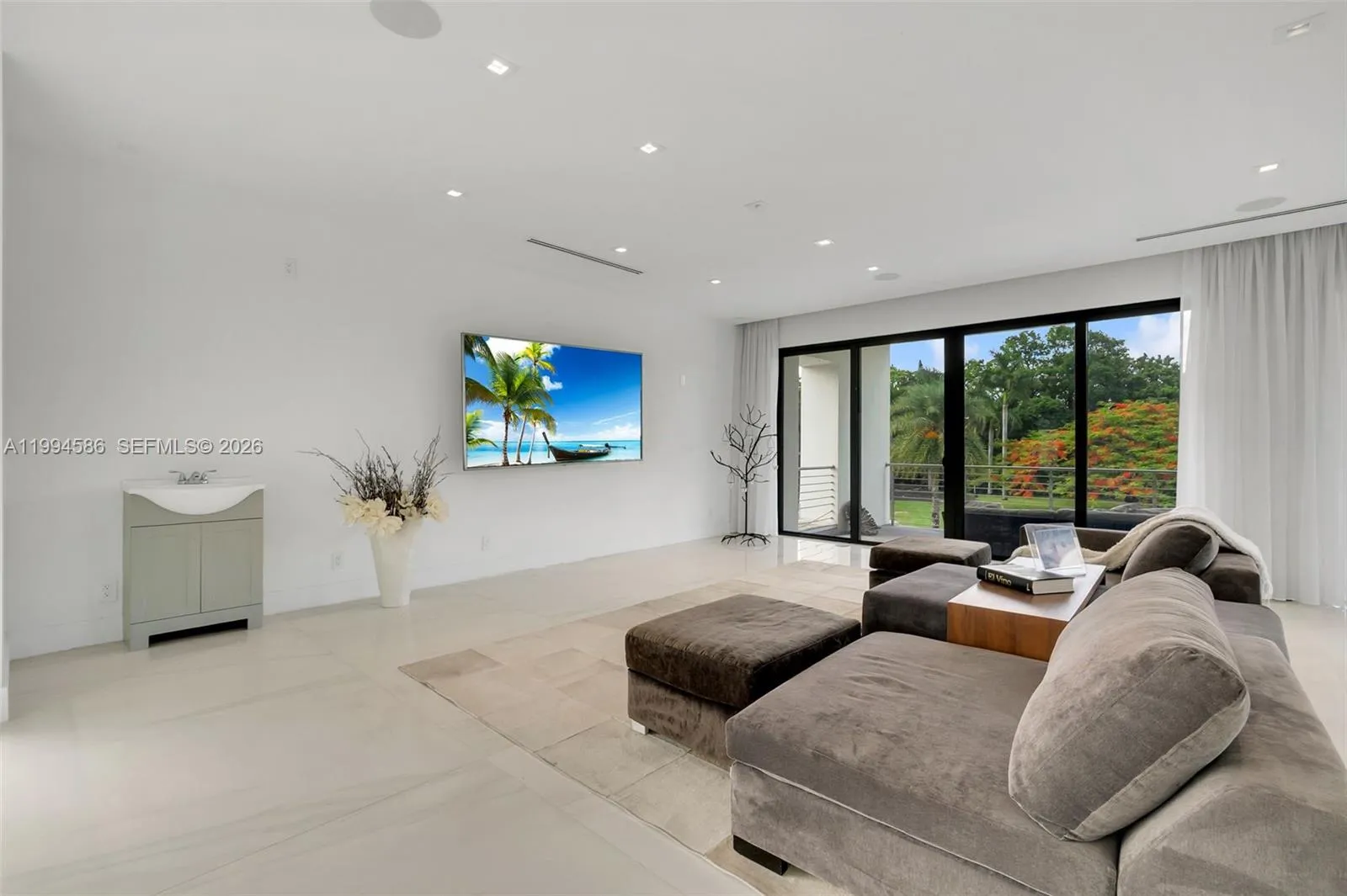 2nd floor family/entertainment area with direct exterior access