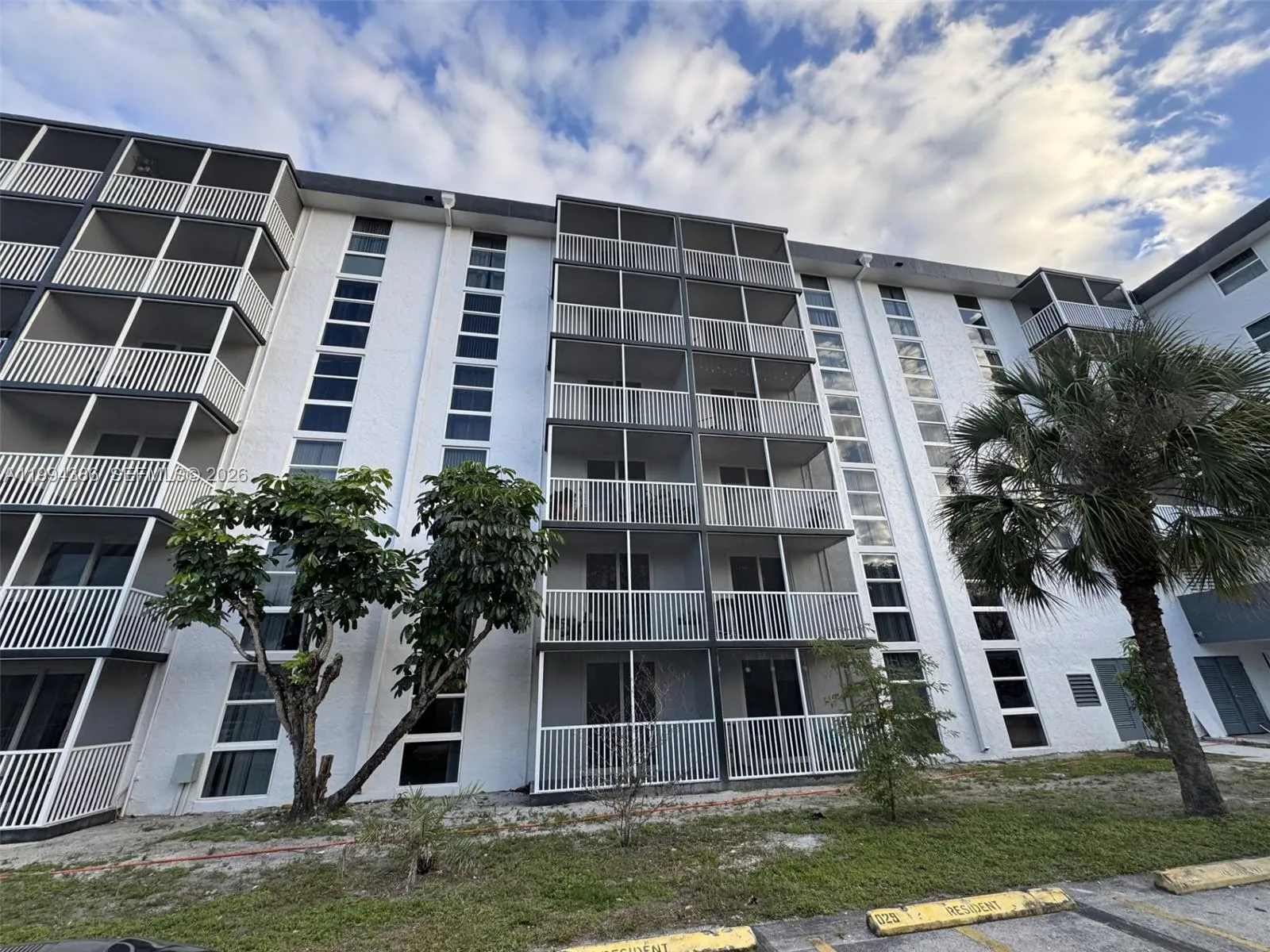 16950 W Dixie Hwy 127, North Miami Beach, Florida, North Miami Beach, Florida 33160, 1 Bedroom Bedrooms, ,1 BathroomBathrooms,Residential,For Sale,16950 W Dixie Hwy 127, North Miami Beach, Florida ,A11994386