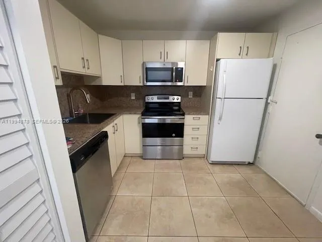 1830 Dixieanna St 606, Hollywood, Florida 33020, Hollywood, Florida 33020, 2 Bedrooms Bedrooms, ,2 BathroomsBathrooms,Residential Lease,For Rent,1830 Dixieanna St 606, Hollywood, Florida 33020,A11994878