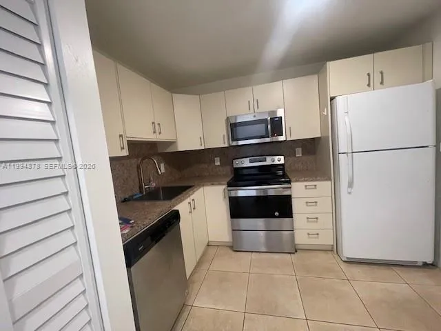 1830 Dixieanna St 606, Hollywood, Florida 33020, Hollywood, Florida 33020, 2 Bedrooms Bedrooms, ,2 BathroomsBathrooms,Residential Lease,For Rent,1830 Dixieanna St 606, Hollywood, Florida 33020,A11994878