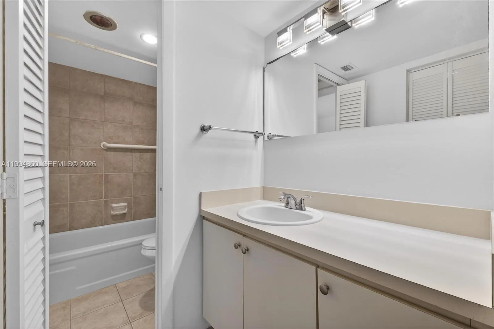 1400 Saint Charles Pl 222, Pembroke Pines, Florida, Pembroke Pines, Florida 33026, 1 Bedroom Bedrooms, ,1 BathroomBathrooms,Residential,For Sale,1400 Saint Charles Pl 222, Pembroke Pines, Florida,A11994860