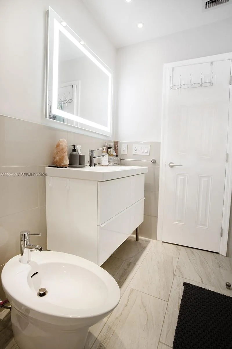 524 Village Lake Dr 524, Weston, Florida 33326, Weston, Florida 33326, 3 Bedrooms Bedrooms, ,2 BathroomsBathrooms,Residential Lease,For Rent,524 Village Lake Dr 524, Weston, Florida 33326,A11994317