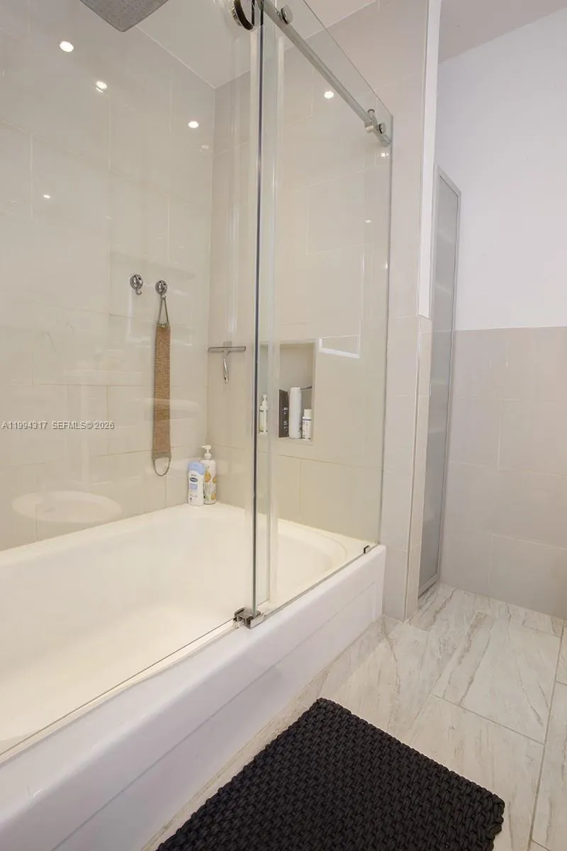 524 Village Lake Dr 524, Weston, Florida 33326, Weston, Florida 33326, 3 Bedrooms Bedrooms, ,2 BathroomsBathrooms,Residential Lease,For Rent,524 Village Lake Dr 524, Weston, Florida 33326,A11994317