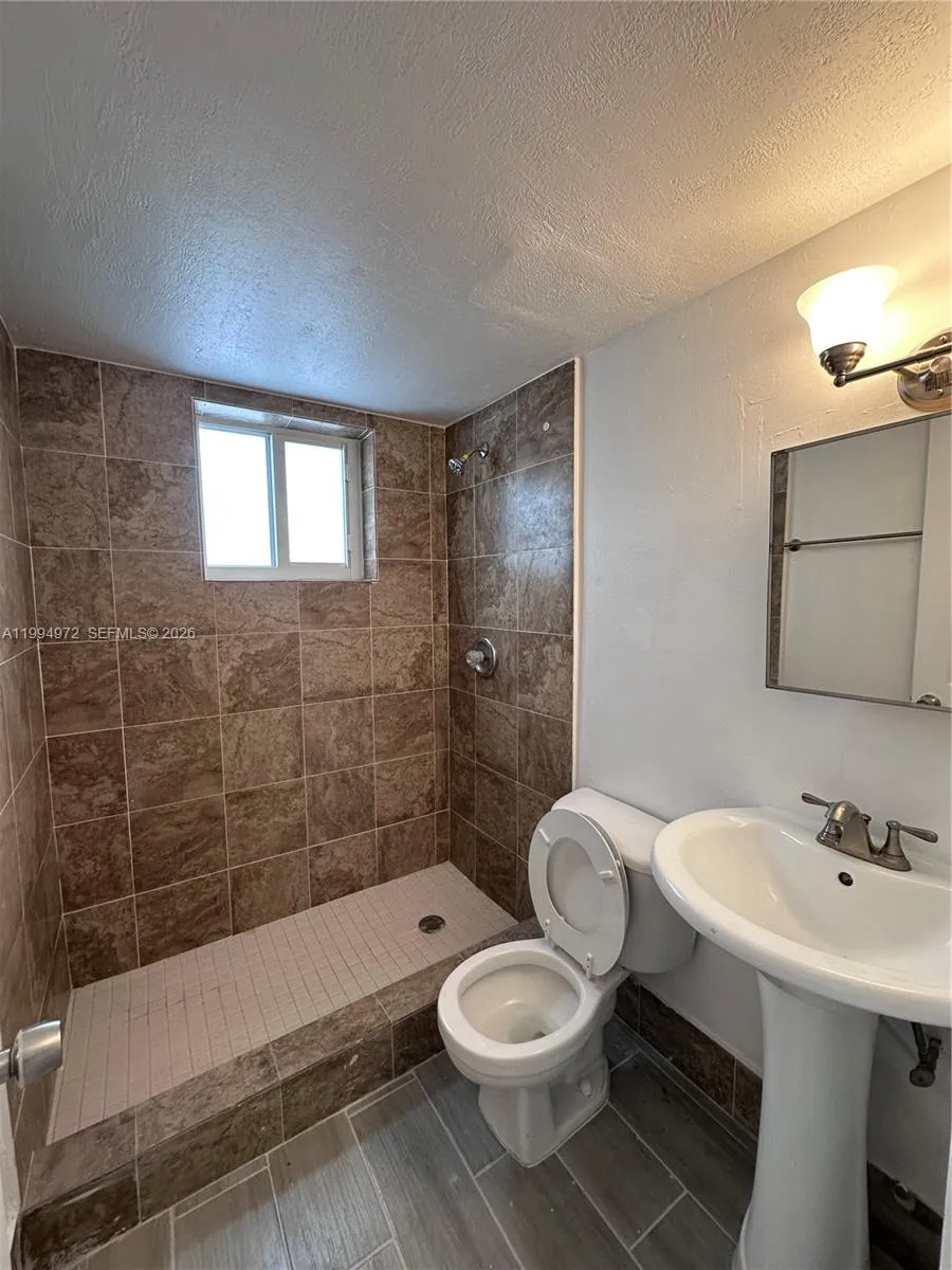 310 Nw 16th Ave 1, Miami, Florida 33125, Miami, Florida 33125, 2 Bedrooms Bedrooms, ,2 BathroomsBathrooms,Residential Lease,For Rent,310 Nw 16th Ave 1, Miami, Florida 33125,A11994972