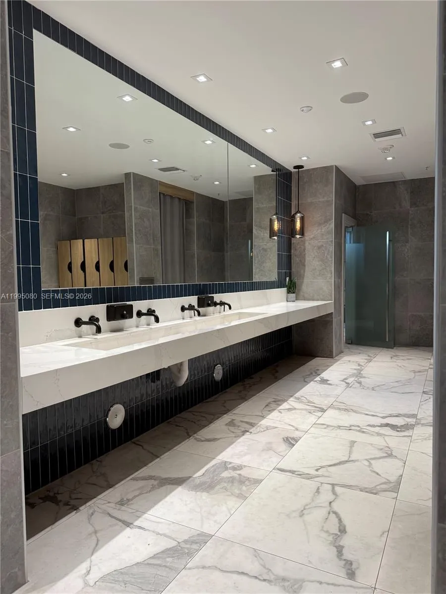 90 Sw 3rd St 2112, Miami, Florida 33130, Miami, Florida 33130, 1 Bedroom Bedrooms, ,1 BathroomBathrooms,Residential Lease,For Rent,90 Sw 3rd St 2112, Miami, Florida 33130,A11995080