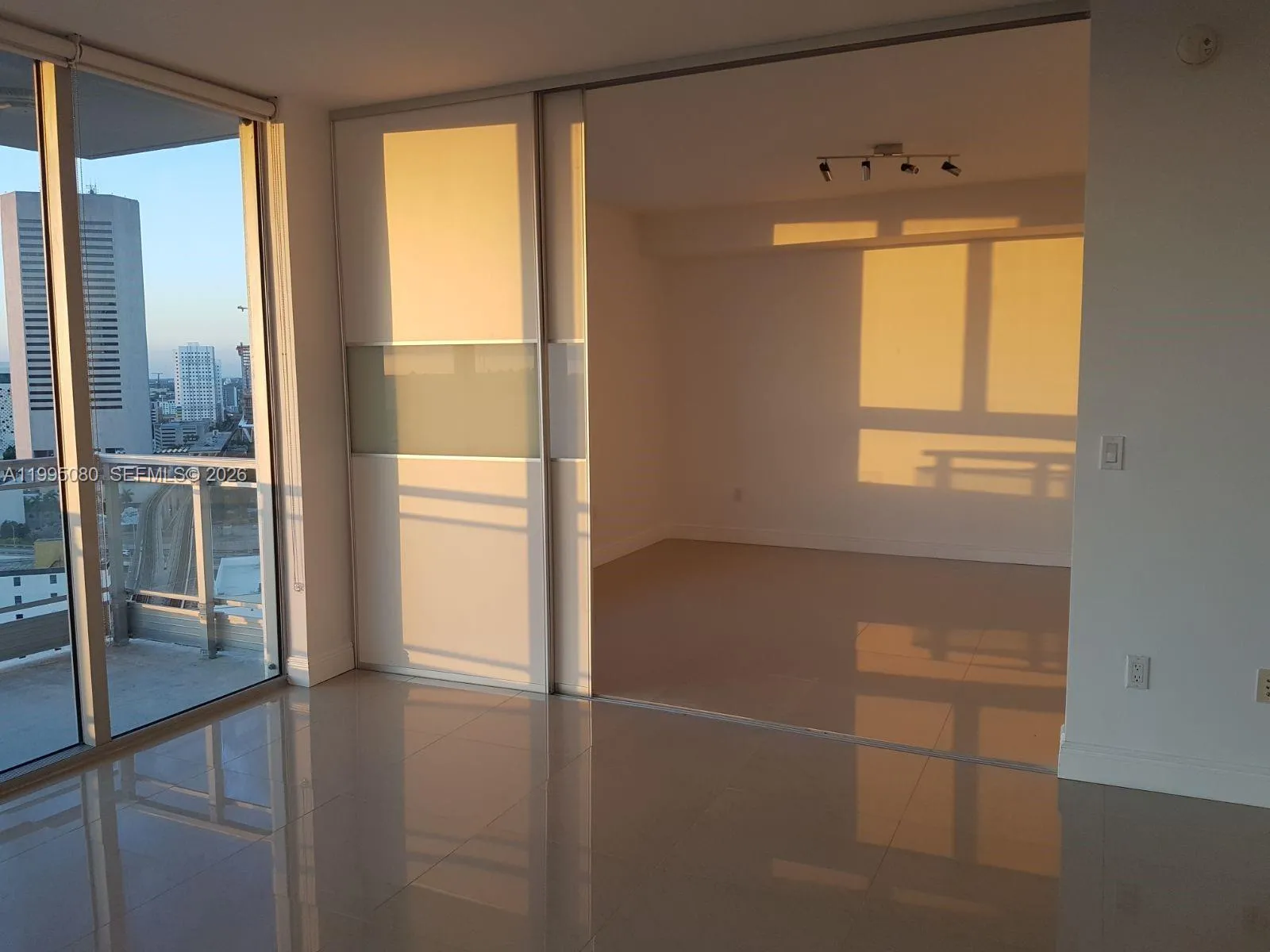90 Sw 3rd St 2112, Miami, Florida 33130, Miami, Florida 33130, 1 Bedroom Bedrooms, ,1 BathroomBathrooms,Residential Lease,For Rent,90 Sw 3rd St 2112, Miami, Florida 33130,A11995080