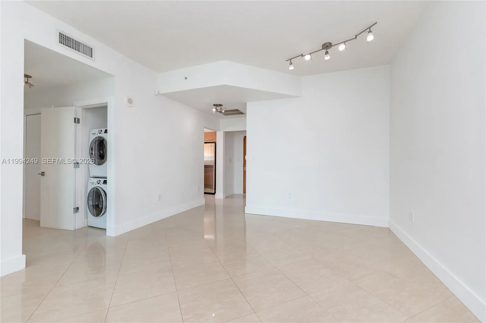 31 Se 5th St 3914, Miami, Florida 33131, Miami, Florida 33131, 2 Bedrooms Bedrooms, ,2 BathroomsBathrooms,Residential Lease,For Rent,31 Se 5th St 3914, Miami, Florida 33131,A11994249