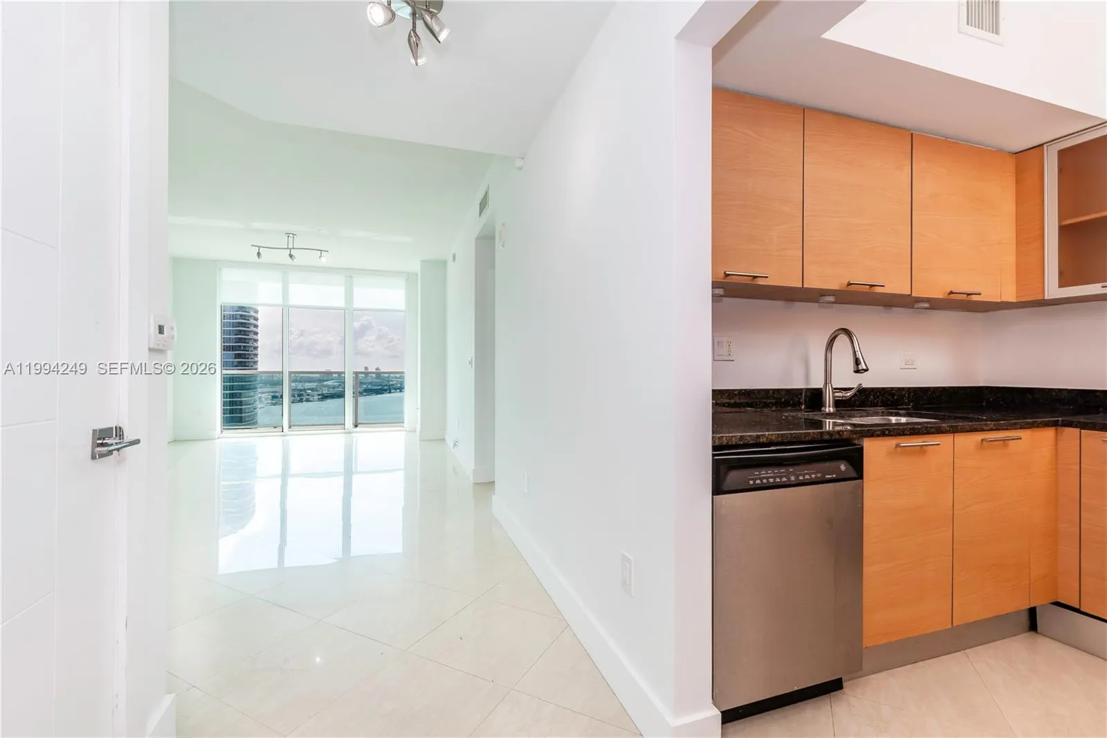 31 Se 5th St 3914, Miami, Florida 33131, Miami, Florida 33131, 2 Bedrooms Bedrooms, ,2 BathroomsBathrooms,Residential Lease,For Rent,31 Se 5th St 3914, Miami, Florida 33131,A11994249