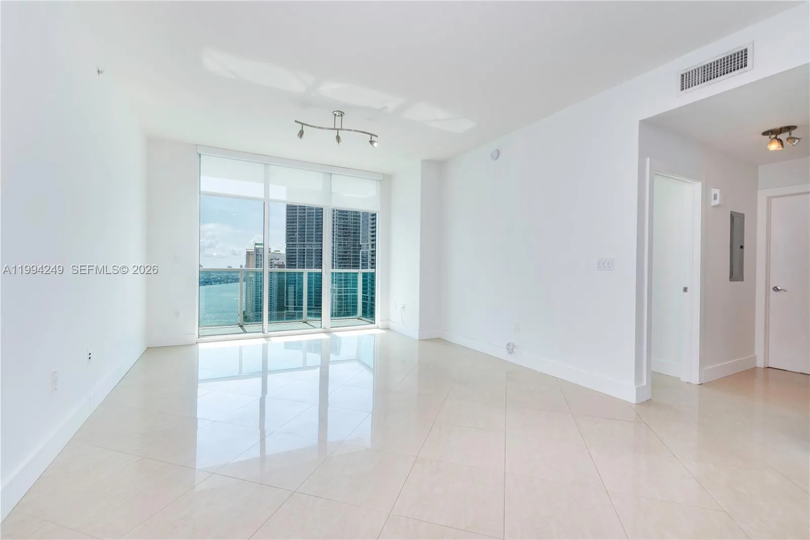 31 Se 5th St 3914, Miami, Florida 33131, Miami, Florida 33131, 2 Bedrooms Bedrooms, ,2 BathroomsBathrooms,Residential Lease,For Rent,31 Se 5th St 3914, Miami, Florida 33131,A11994249