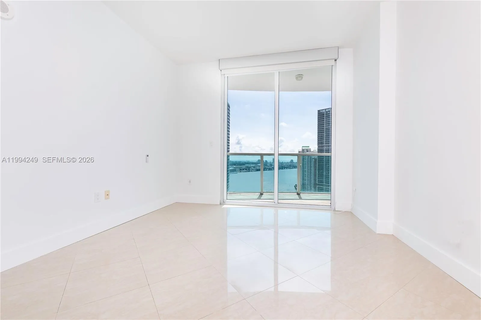 31 Se 5th St 3914, Miami, Florida 33131, Miami, Florida 33131, 2 Bedrooms Bedrooms, ,2 BathroomsBathrooms,Residential Lease,For Rent,31 Se 5th St 3914, Miami, Florida 33131,A11994249