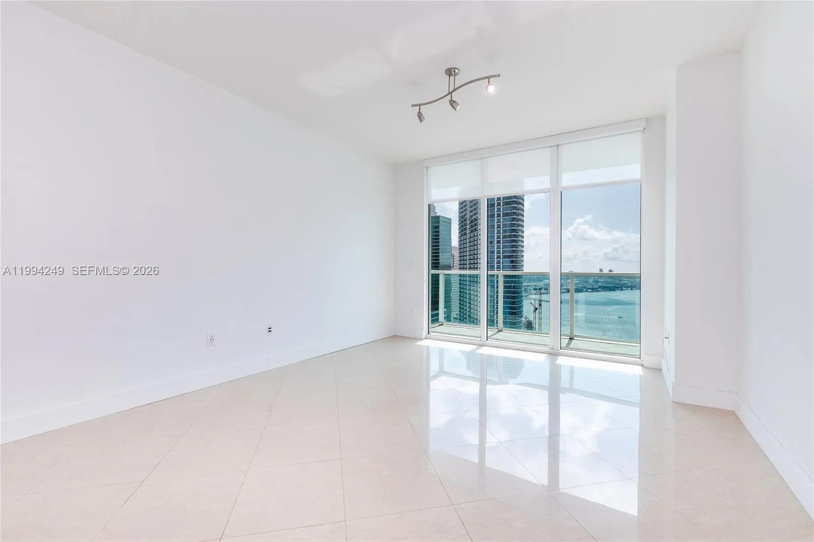 31 Se 5th St 3914, Miami, Florida 33131, Miami, Florida 33131, 2 Bedrooms Bedrooms, ,2 BathroomsBathrooms,Residential Lease,For Rent,31 Se 5th St 3914, Miami, Florida 33131,A11994249