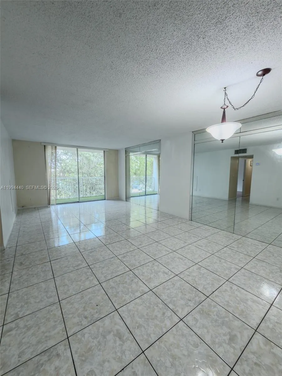 8411 Nw 8th St 301, Miami, Florida 33126, Miami, Florida 33126, 2 Bedrooms Bedrooms, ,2 BathroomsBathrooms,Residential Lease,For Rent,8411 Nw 8th St 301, Miami, Florida 33126,A11994440