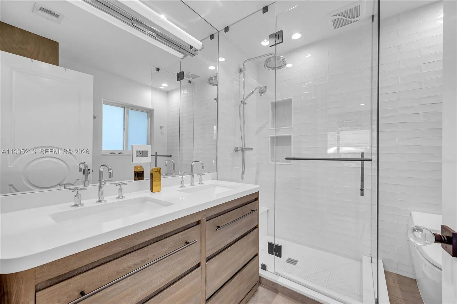 750 Harrison St, Hollywood, Florida 33019, Hollywood, Florida 33019, 4 Bedrooms Bedrooms, ,3 BathroomsBathrooms,Residential Lease,For Rent,750 Harrison St, Hollywood, Florida 33019,A11995213