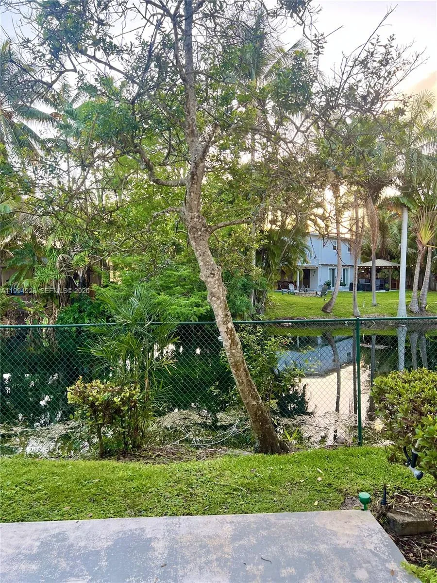 Patio Lake View