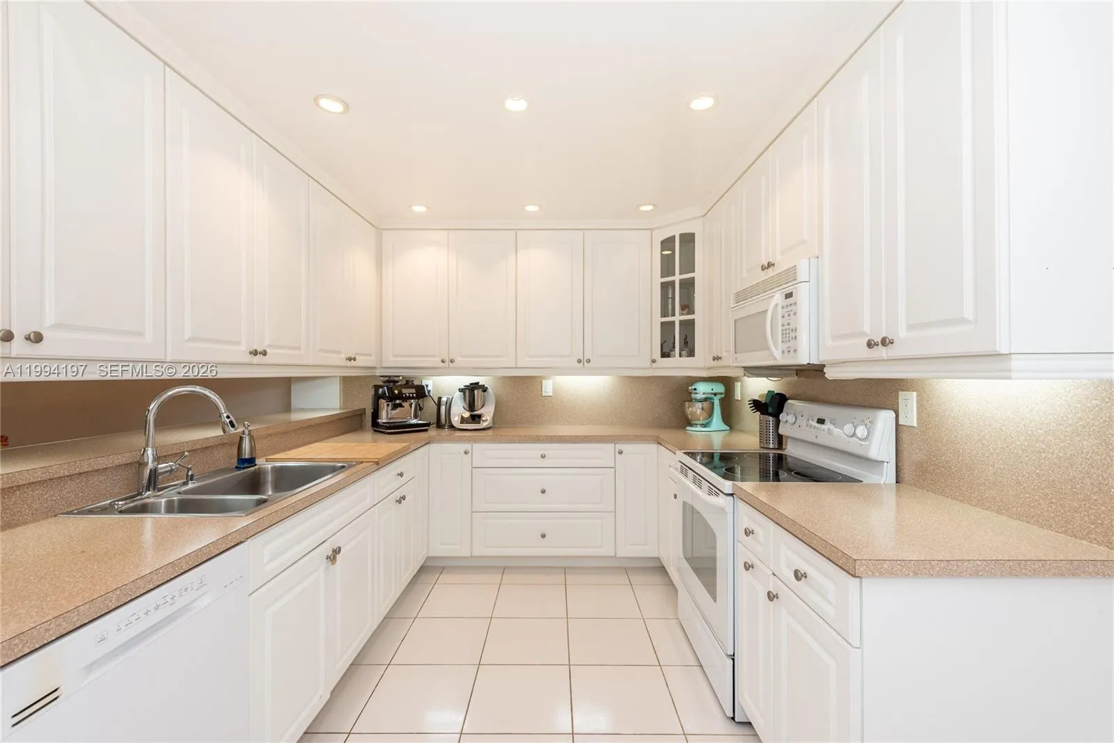 251 Crandon Blvd 141, Key Biscayne, Florida 33149, Key Biscayne, Florida 33149, 2 Bedrooms Bedrooms, ,2 BathroomsBathrooms,Residential Lease,For Rent,251 Crandon Blvd 141, Key Biscayne, Florida 33149,A11994197