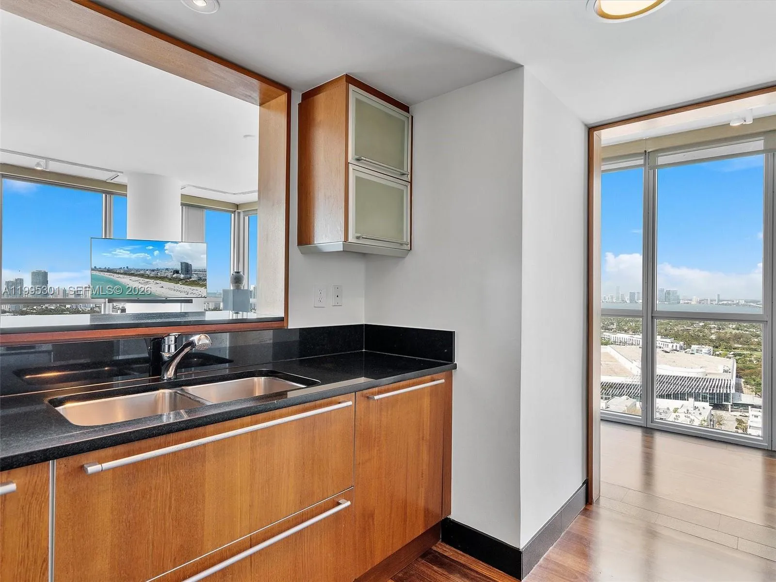 101 20th St 3302, Miami Beach, Florida 33139, Miami Beach, Florida 33139, 2 Bedrooms Bedrooms, ,2 BathroomsBathrooms,Residential Lease,For Rent,101 20th St 3302, Miami Beach, Florida 33139,A11995301