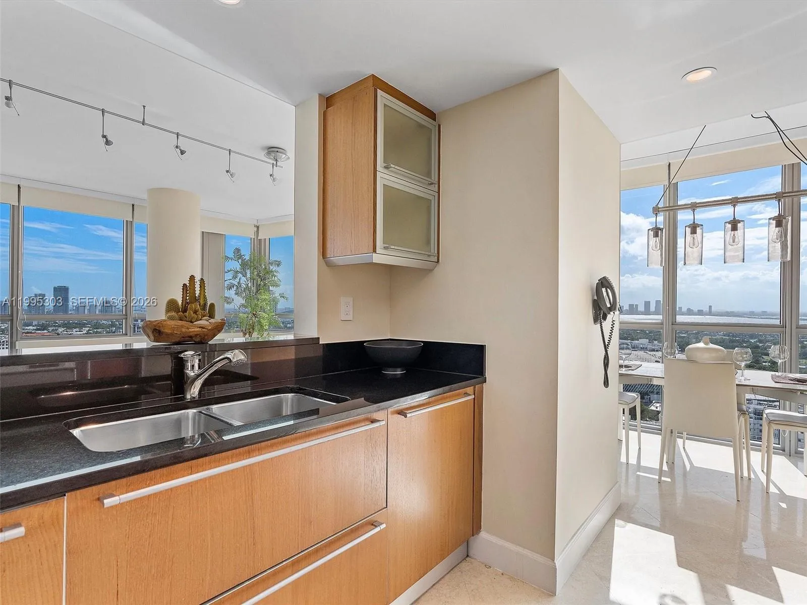 101 20th St 3002, Miami Beach, Florida 33139, Miami Beach, Florida 33139, 2 Bedrooms Bedrooms, ,2 BathroomsBathrooms,Residential Lease,For Rent,101 20th St 3002, Miami Beach, Florida 33139,A11995303