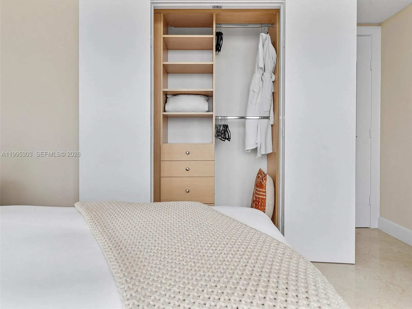 101 20th St 3002, Miami Beach, Florida 33139, Miami Beach, Florida 33139, 2 Bedrooms Bedrooms, ,2 BathroomsBathrooms,Residential Lease,For Rent,101 20th St 3002, Miami Beach, Florida 33139,A11995303