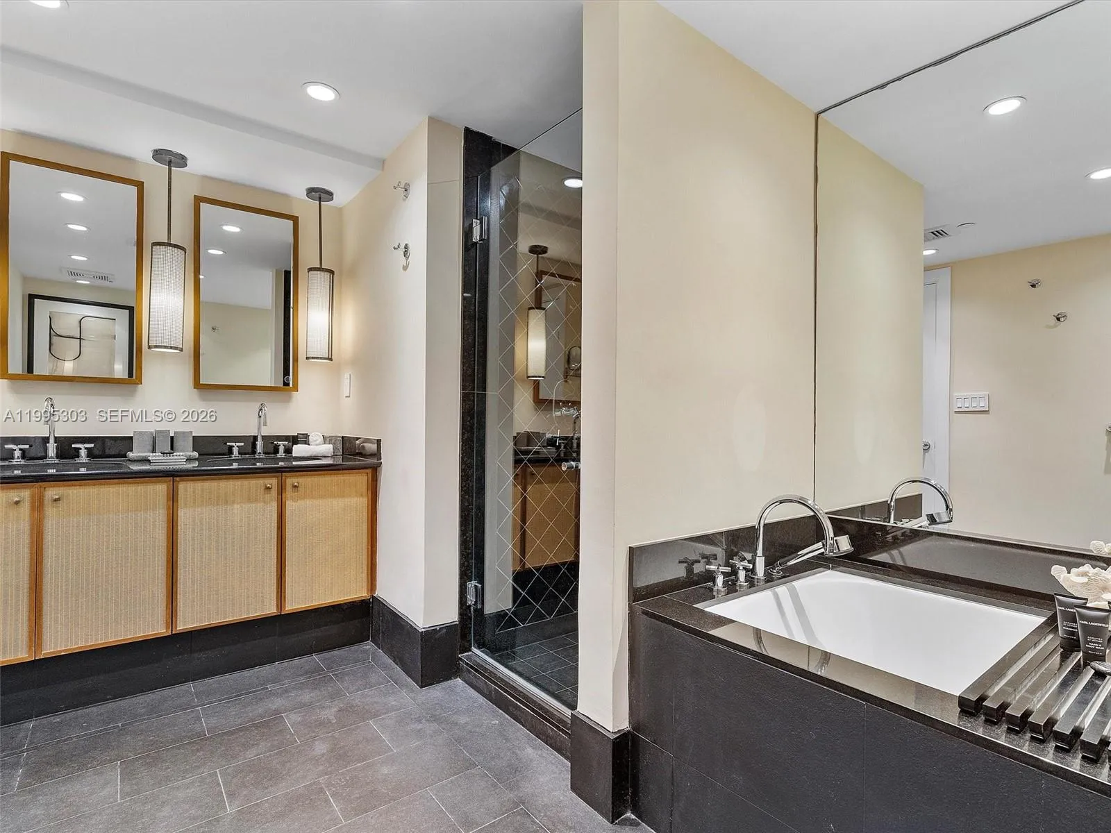 101 20th St 3002, Miami Beach, Florida 33139, Miami Beach, Florida 33139, 2 Bedrooms Bedrooms, ,2 BathroomsBathrooms,Residential Lease,For Rent,101 20th St 3002, Miami Beach, Florida 33139,A11995303