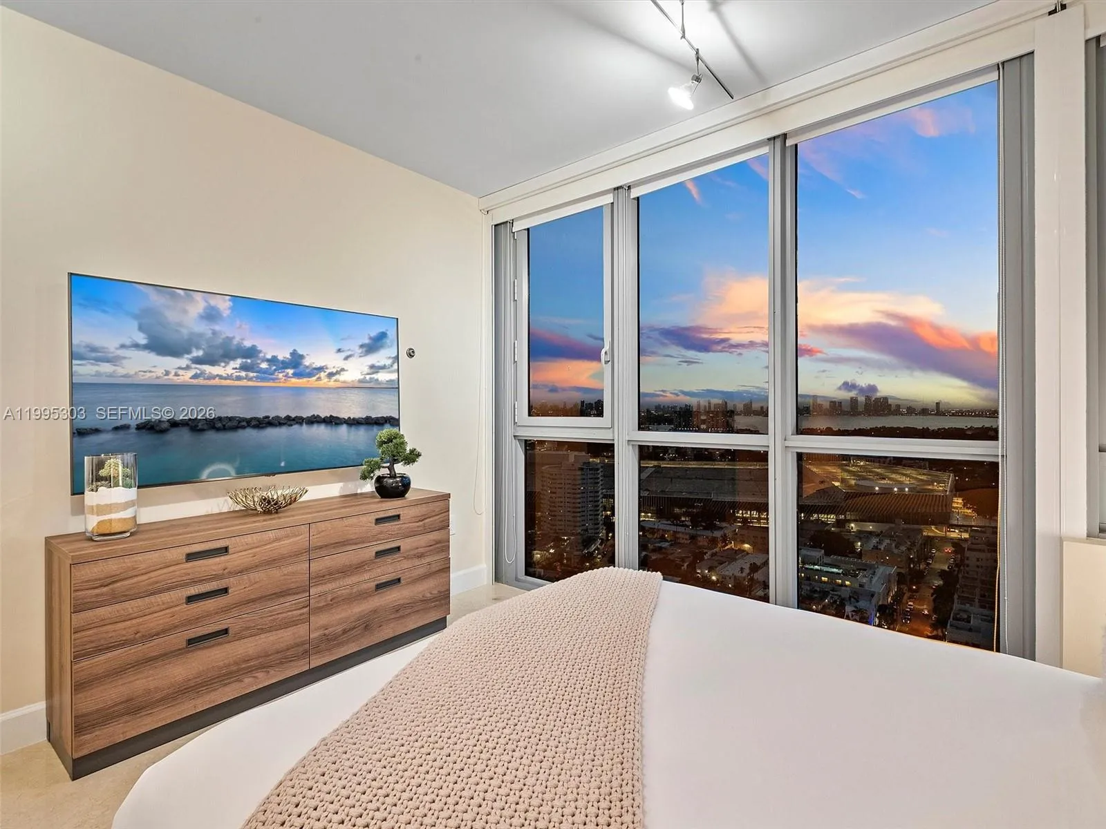 101 20th St 3002, Miami Beach, Florida 33139, Miami Beach, Florida 33139, 2 Bedrooms Bedrooms, ,2 BathroomsBathrooms,Residential Lease,For Rent,101 20th St 3002, Miami Beach, Florida 33139,A11995303