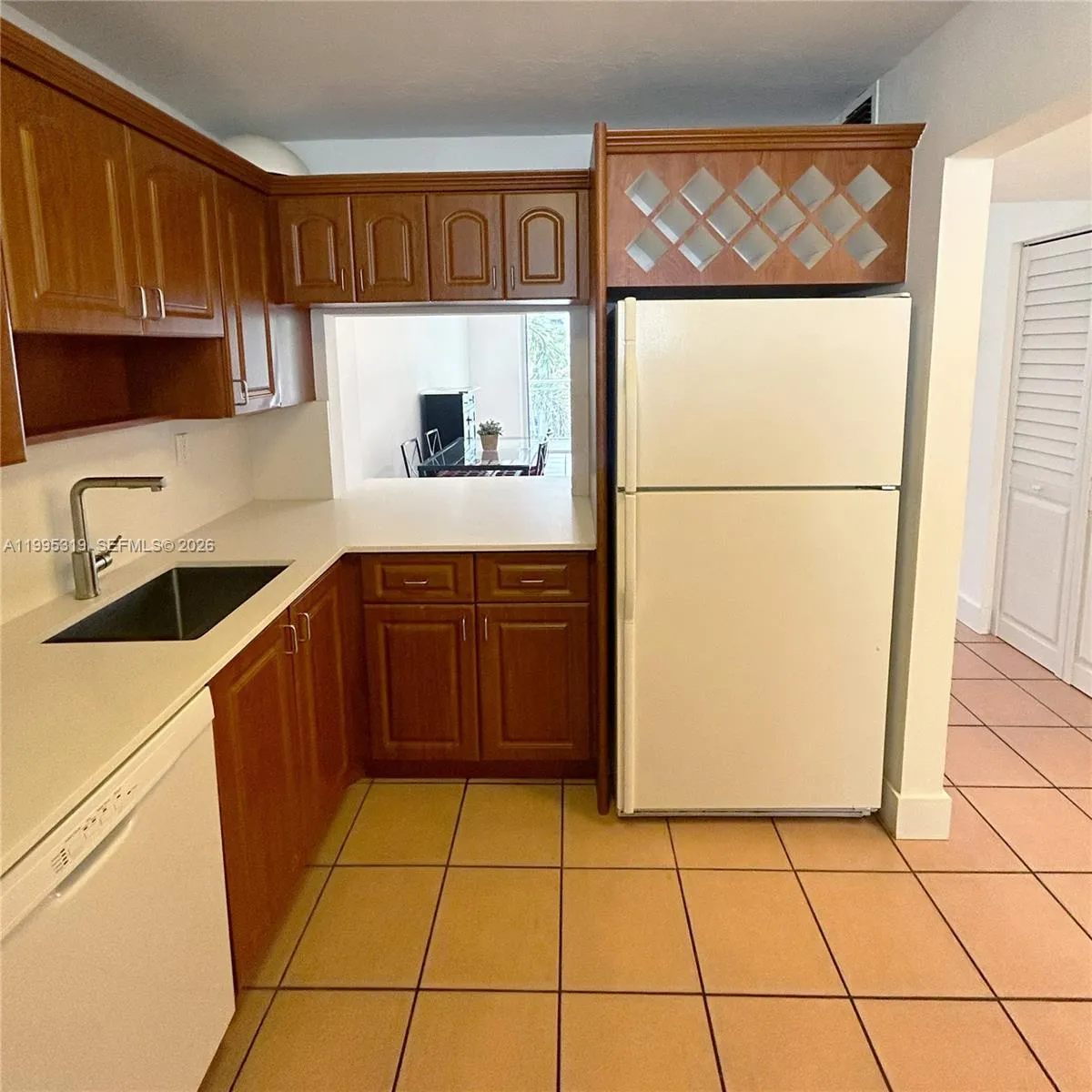 1665 Bay Rd 322, Miami Beach, Florida 33139, Miami Beach, Florida 33139, 1 Bedroom Bedrooms, ,2 BathroomsBathrooms,Residential Lease,For Rent,1665 Bay Rd 322, Miami Beach, Florida 33139,A11995319