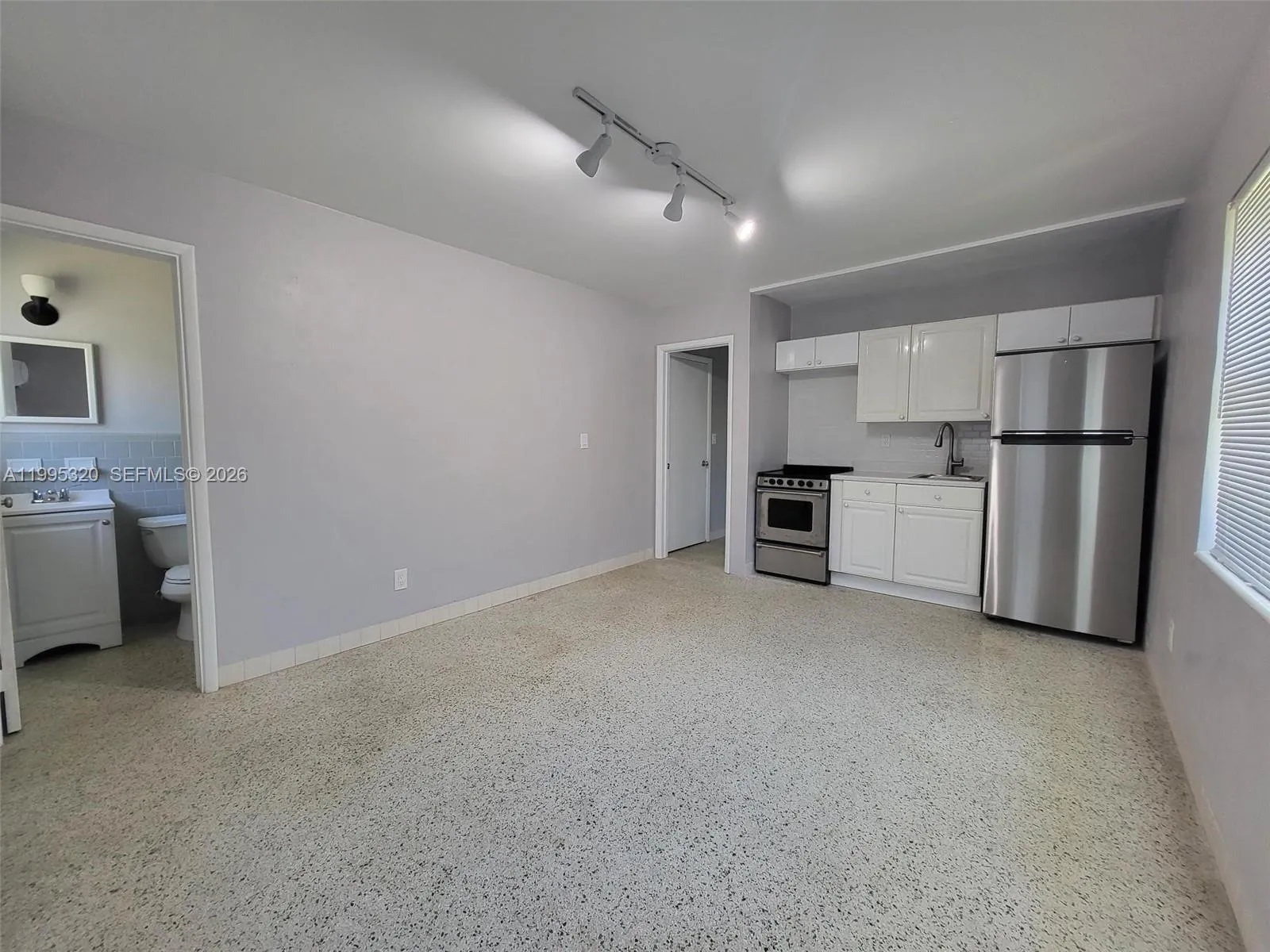 200 Se 3rd St 2, Dania Beach, Florida 33004, Dania Beach, Florida 33004, 1 Bedroom Bedrooms, ,1 BathroomBathrooms,Residential Lease,For Rent,200 Se 3rd St 2, Dania Beach, Florida 33004,A11995320