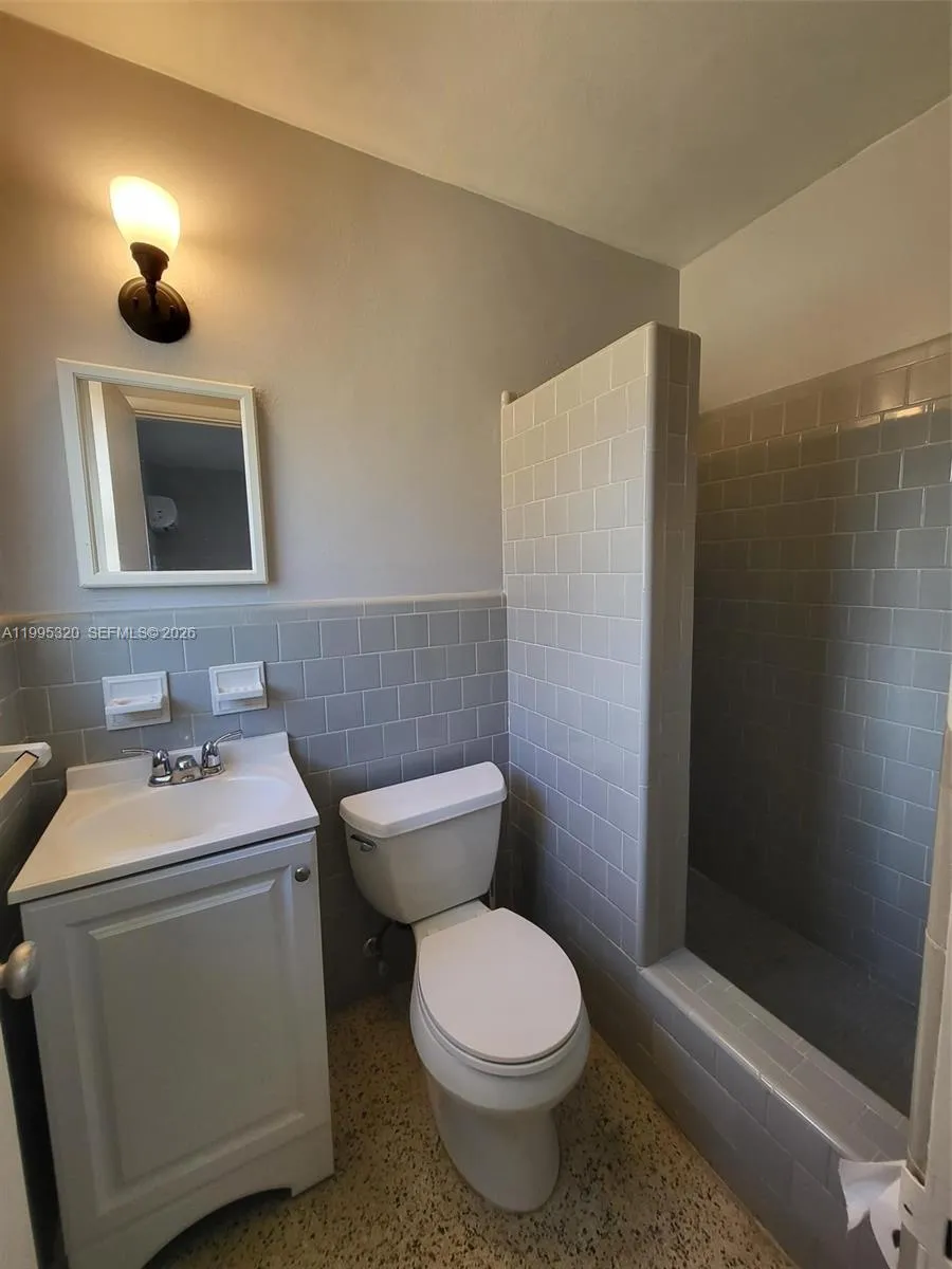 200 Se 3rd St 2, Dania Beach, Florida 33004, Dania Beach, Florida 33004, 1 Bedroom Bedrooms, ,1 BathroomBathrooms,Residential Lease,For Rent,200 Se 3rd St 2, Dania Beach, Florida 33004,A11995320