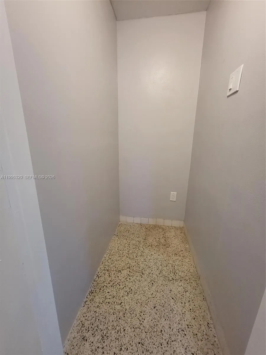 200 Se 3rd St 2, Dania Beach, Florida 33004, Dania Beach, Florida 33004, 1 Bedroom Bedrooms, ,1 BathroomBathrooms,Residential Lease,For Rent,200 Se 3rd St 2, Dania Beach, Florida 33004,A11995320
