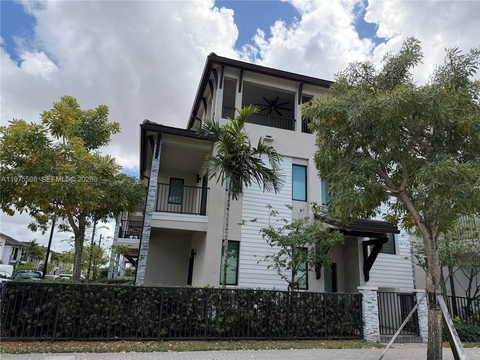8304 Nw 49th St, Doral, Florida 33166, Doral, Florida 33166, 3 Bedrooms Bedrooms, ,3 BathroomsBathrooms,Residential,For Sale,8304 Nw 49th St, Doral, Florida 33166,A11975508