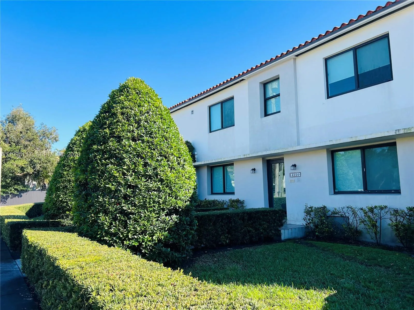 1440 Sw 42nd St 4, Miami, Florida 33134, Miami, Florida 33134, 2 Bedrooms Bedrooms, ,1 BathroomBathrooms,Residential Lease,For Rent,1440 Sw 42nd St 4, Miami, Florida 33134,A11995117