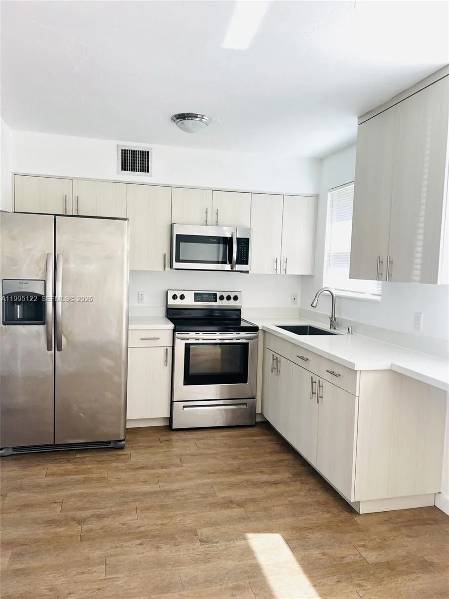 4203 Sw 15 St 2, Miami, Florida 33142, Miami, Florida 33142, 2 Bedrooms Bedrooms, ,1 BathroomBathrooms,Residential Lease,For Rent,4203 Sw 15 St 2, Miami, Florida 33142,A11995122