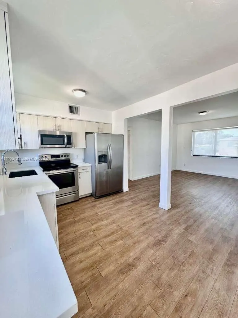 4203 Sw 15 St 2, Miami, Florida 33142, Miami, Florida 33142, 2 Bedrooms Bedrooms, ,1 BathroomBathrooms,Residential Lease,For Rent,4203 Sw 15 St 2, Miami, Florida 33142,A11995122