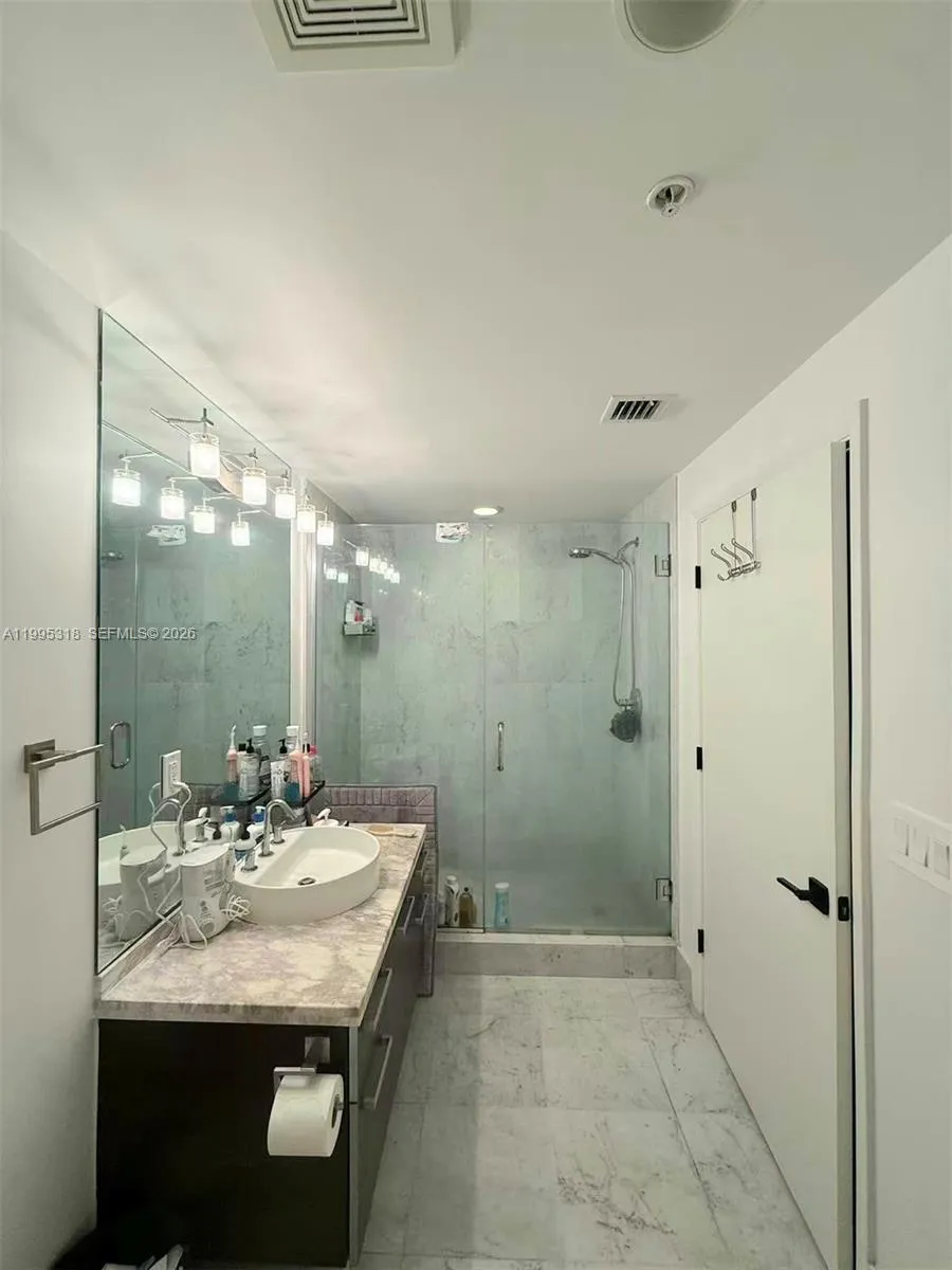 244 Biscayne Blvd 3206, Miami, Florida 33132, Miami, Florida 33132, 1 Bedroom Bedrooms, ,1 BathroomBathrooms,Residential Lease,For Rent,244 Biscayne Blvd 3206, Miami, Florida 33132,A11995318