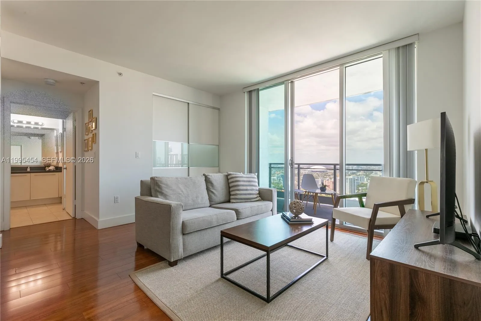 90 Sw 3rd St 3806, Miami, Florida 33130, Miami, Florida 33130, 2 Bedrooms Bedrooms, ,2 BathroomsBathrooms,Residential Lease,For Rent,90 Sw 3rd St 3806, Miami, Florida 33130,A11995454